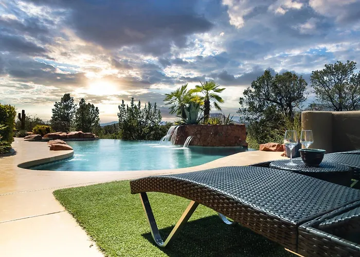 Sedona Palatial Paradise: Infinity Pool, Spa & Epic Views! Holiday home