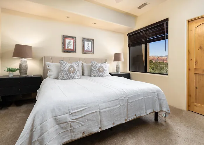 Holiday home Sedona Palatial Paradise: Infinity Pool, Spa & Epic Views!