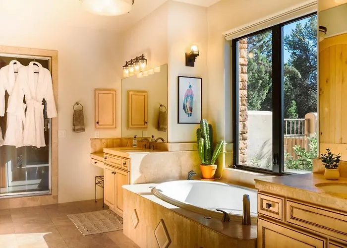 Sedona Palatial Paradise: Infinity Pool, Spa & Epic Views! Holiday home *