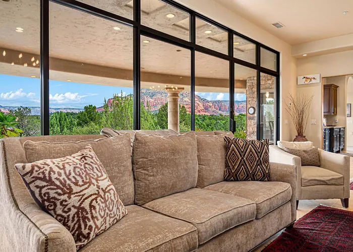 Sedona Palatial Paradise: Infinity Pool, Spa & Epic Views! Holiday home *